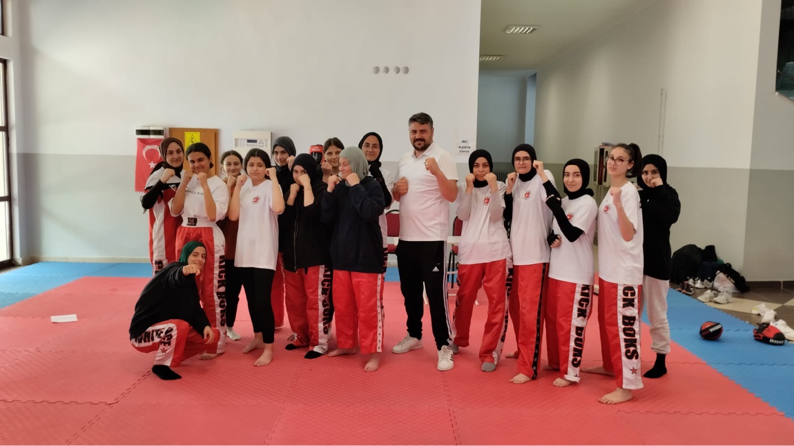 Ankara Kiz Anadolu Mamhat P L Ses Nde A Ti Imiz Taekwondo Kursumuz