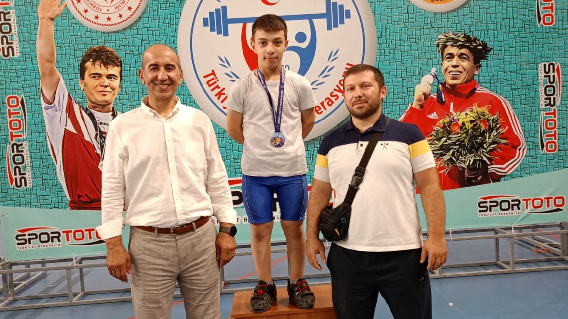 Halter Kursumuz öğrencilerinden Yiğit Erdoğan Türkiye Şampiyonu oldu.