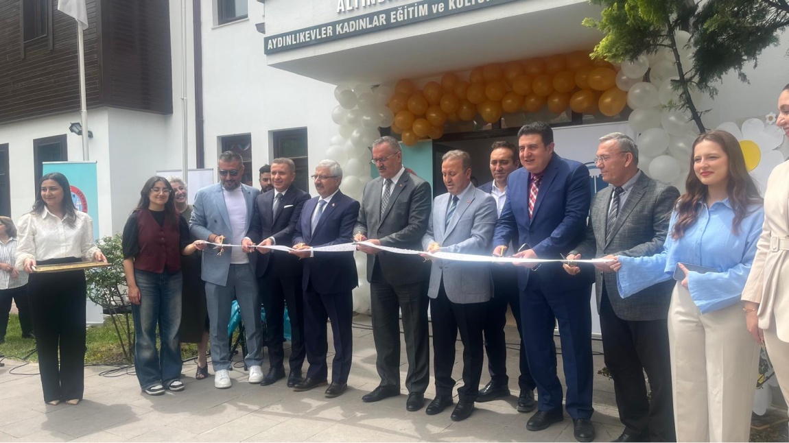 Hayat Boyu Öğrenme Haftası Sergi Etkinliğimiz gerçekleştirildi.